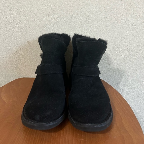 UGG Romely Short Buckle Women’s Size 7.5 Black Suede Ankle Boot Fur Wool Plush - Picture 4 of 9